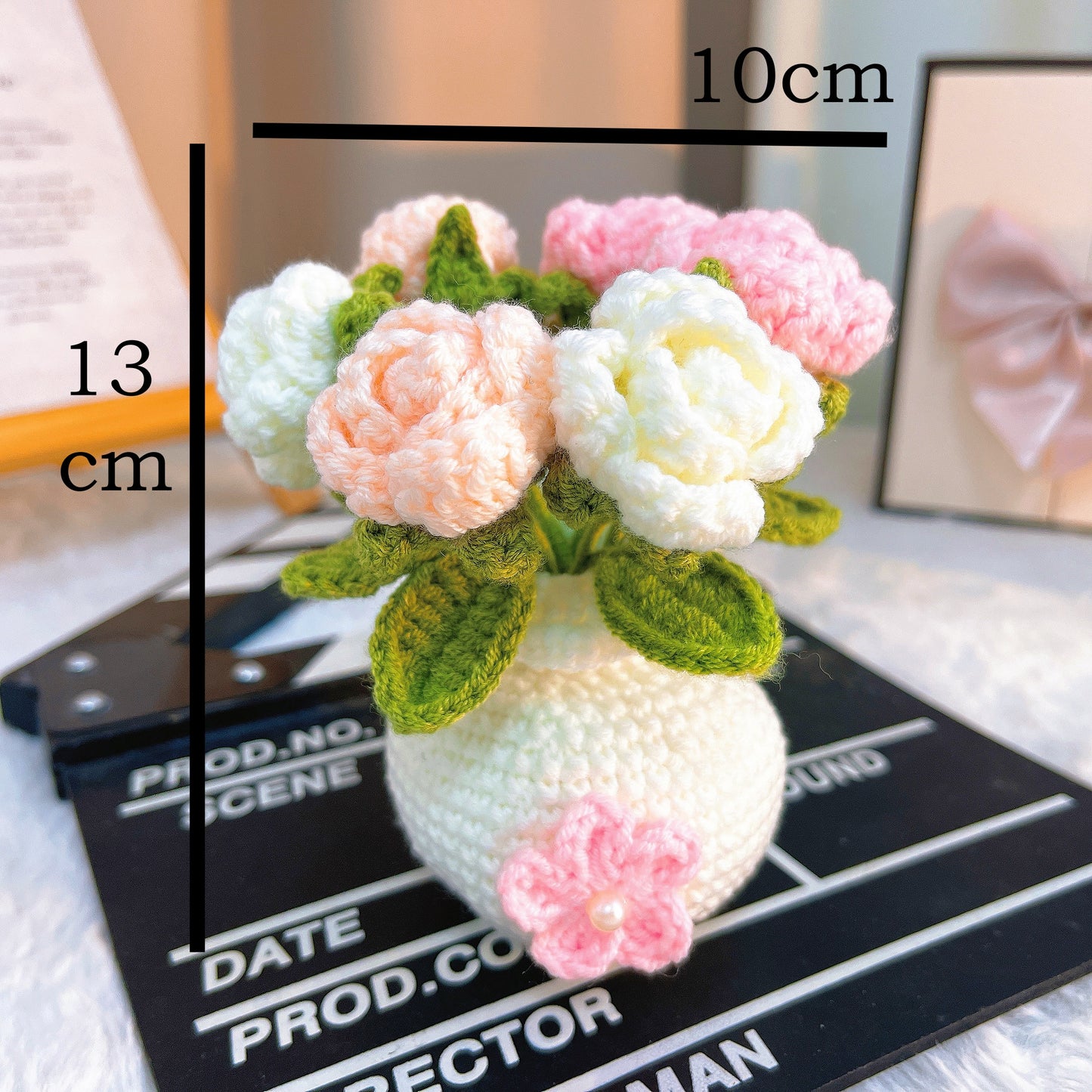 Handgemachte gehäkelte Rosentopfpflanze - Rosa und Dunkelrosa Blumenarrangement - Allergikerfreundliches Geschenk zum Valentinstag, Jahrestagen und besonderen Anlässen