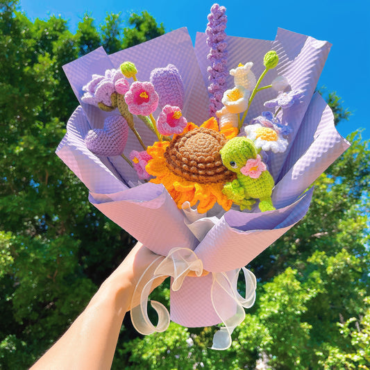 باقة زهور بالكروشيه اليدوية ذات شغف بنفسجي مع طوأم الكاميليون - زهور عباد الشمس، اللافندر، الزنابق، الكاميليون، زنابق الأزرق، الزنابق المنسية، الزهور الصغيرة، الزنبق، الورود