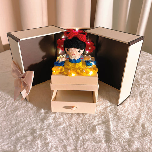 手工製作的創意定制LED禮盒,帶鉤針公主-勿忘我個性化玩偶生日,婚禮,周年紀念,情人節禮物