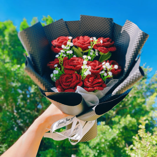 酒紅鉤針玫瑰+白滿天星花束|週年紀念/情人節/居家裝飾/永久保存人造花