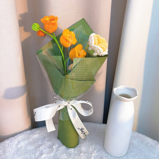 初戀嫣紅手織鉤針花束 - 手工鈴蘭玫瑰組,低過敏初次見面禮物,婚禮/週年紀念/特殊場合完美選擇