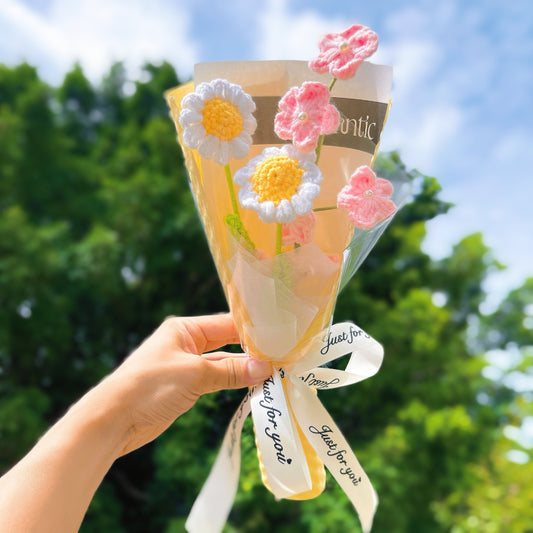 純粹幸福手鉤雛菊花束 - 手工雛菊與勿忘我,低過敏初見禮,婚禮/週年紀念/特別節日專屬