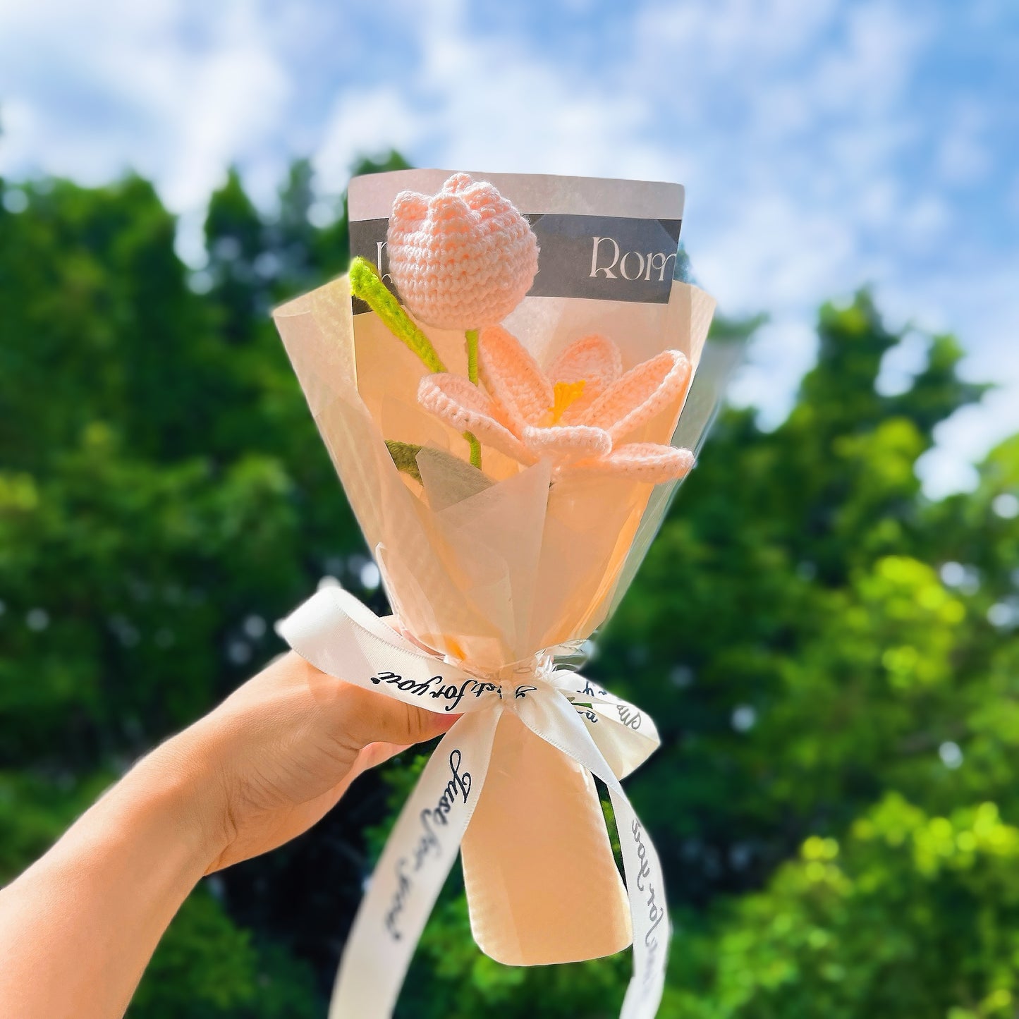 緋紅誓約手鉤鬱金香花束 - 雙色手作鬱金香,低過敏初見禮,春季婚禮/週年紀念/浪漫贈禮首選