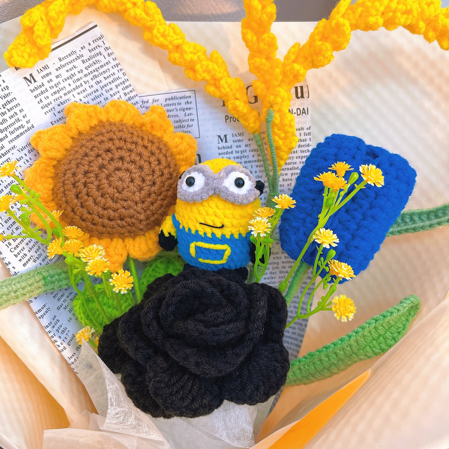 手工鉤針花束-向日葵、藍色鬱金香、黑玫瑰、畢業低過敏禮物