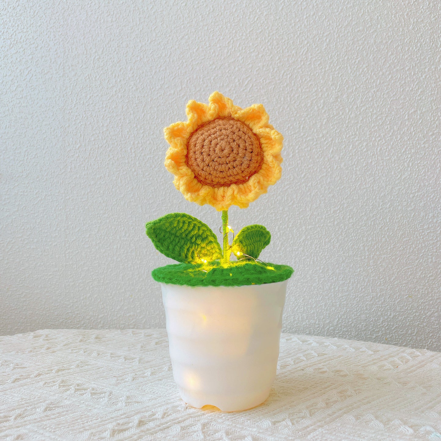 手工鉤針向日葵盆栽 - 擬真仿真花 - 獨特居家裝飾 - 植物愛好者完美禮物 - 匠心手作工藝