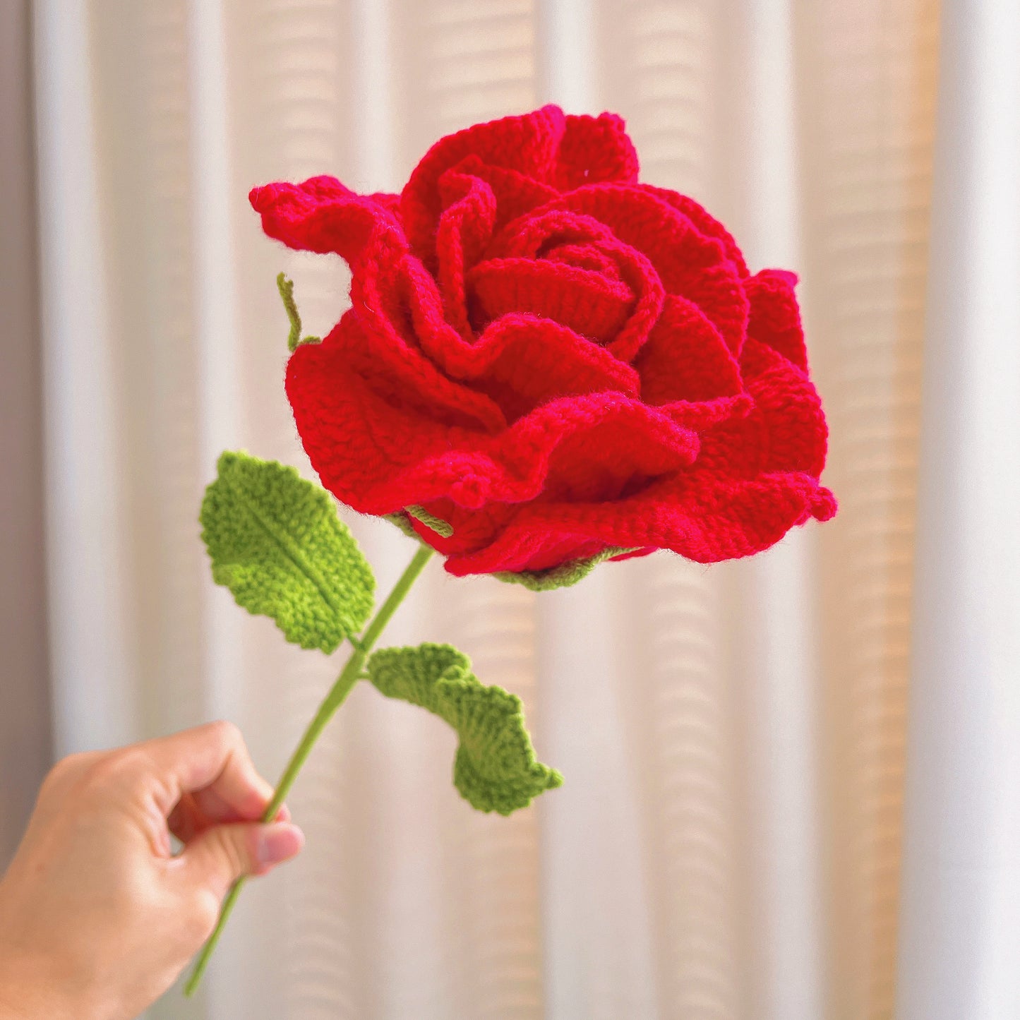 Large Hand Crocheted Single Rose Flower, Allergen-Free Artificial Knitted Yarn Flower for Wedding, Valentine's Day, Mother's Day, Home Decor (6 Color Gradient Options) - The Bloom Crafter