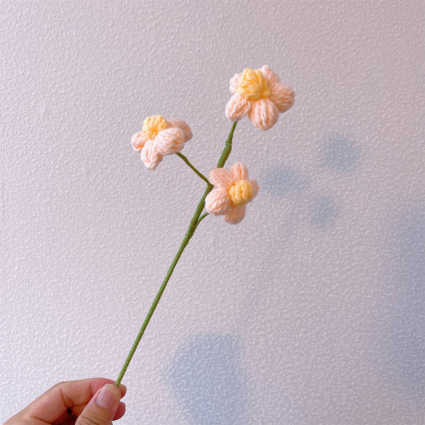 手工絨鉤編織「陽光小夜曲」花束(含絨球與鬱金香) - 特殊場合的絕美禮物