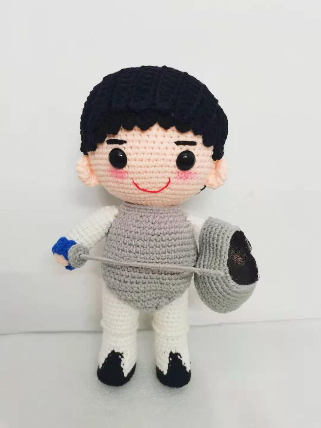 客製化手工鉤織娃娃(28cm)|專屬訂製男孩、女孩、寵物、畢業、情侶、婚禮娃娃|獨特紀念禮物:生日、週年、畢業、情人節