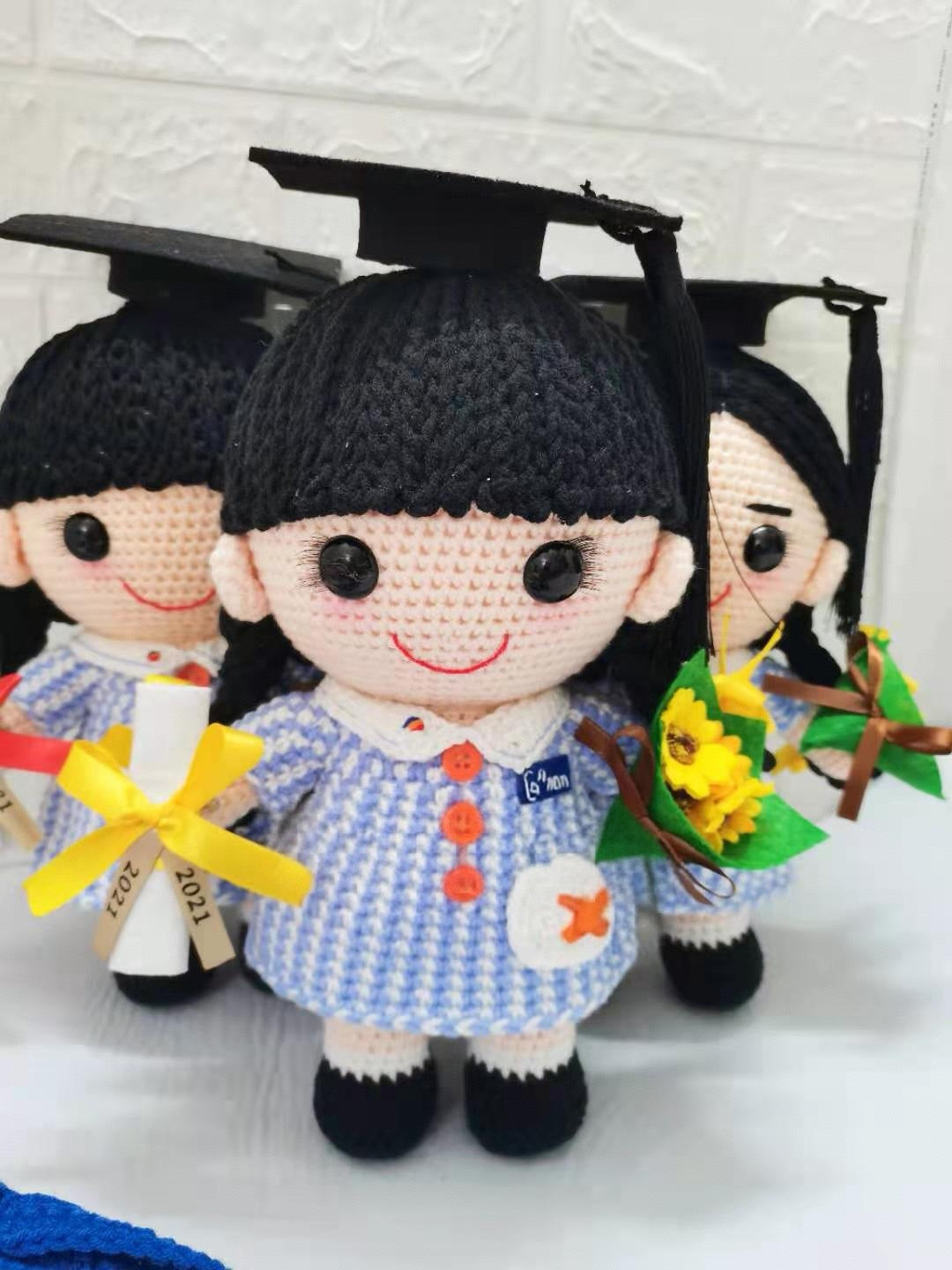 客製化手工鉤織娃娃(28cm)|專屬訂製男孩、女孩、寵物、畢業、情侶、婚禮娃娃|獨特紀念禮物:生日、週年、畢業、情人節