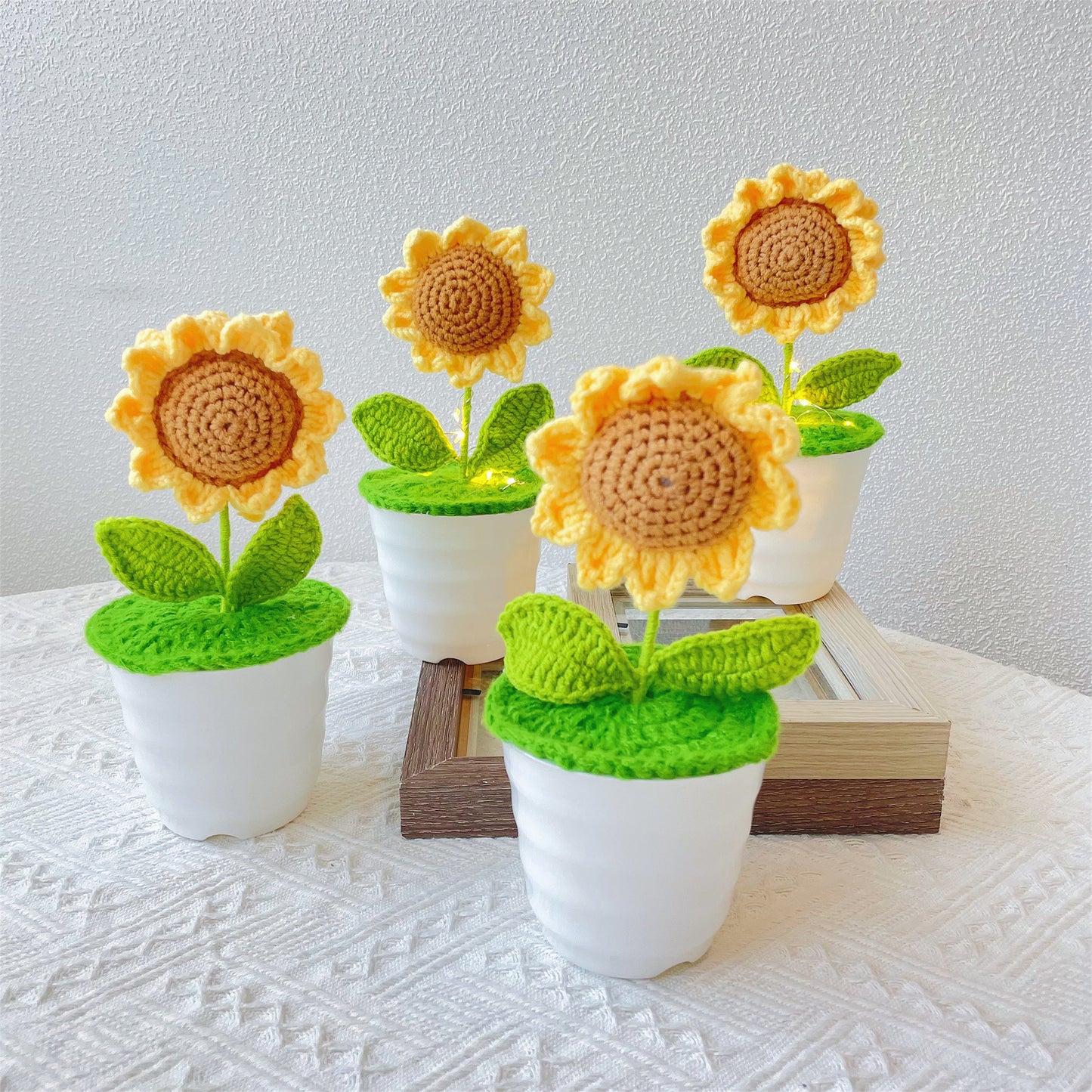 手工鉤針向日葵盆栽 - 擬真仿真花 - 獨特居家裝飾 - 植物愛好者完美禮物 - 匠心手作工藝