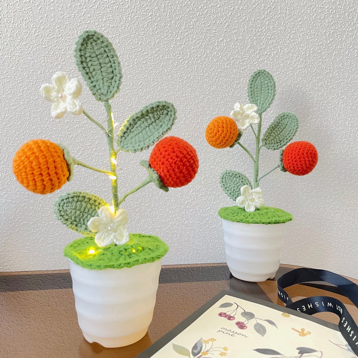 手工鉤針柿子盆栽 - 擬真果實造型 - 獨特居家裝飾 - 植物愛好者完美禮物 - 匠心手作工藝