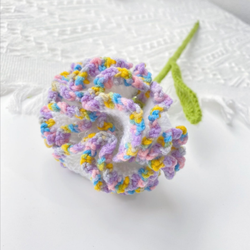 紫調手作鉤針花束|融合小雛菊、康乃馨、罌粟花、馬蹄蓮、薰衣草、蓬鬆球與玫瑰|無花粉過敏之憂,婚禮、生日、週年紀念及居家裝飾的完美之選