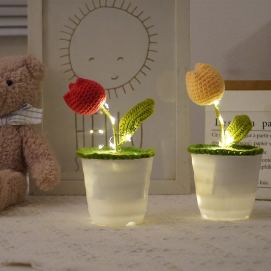 手工鉤針編織鬱金香盆栽 - 逼真仿真花 - 獨特家居裝飾 - 植物愛好者完美禮物 - 手工客製化