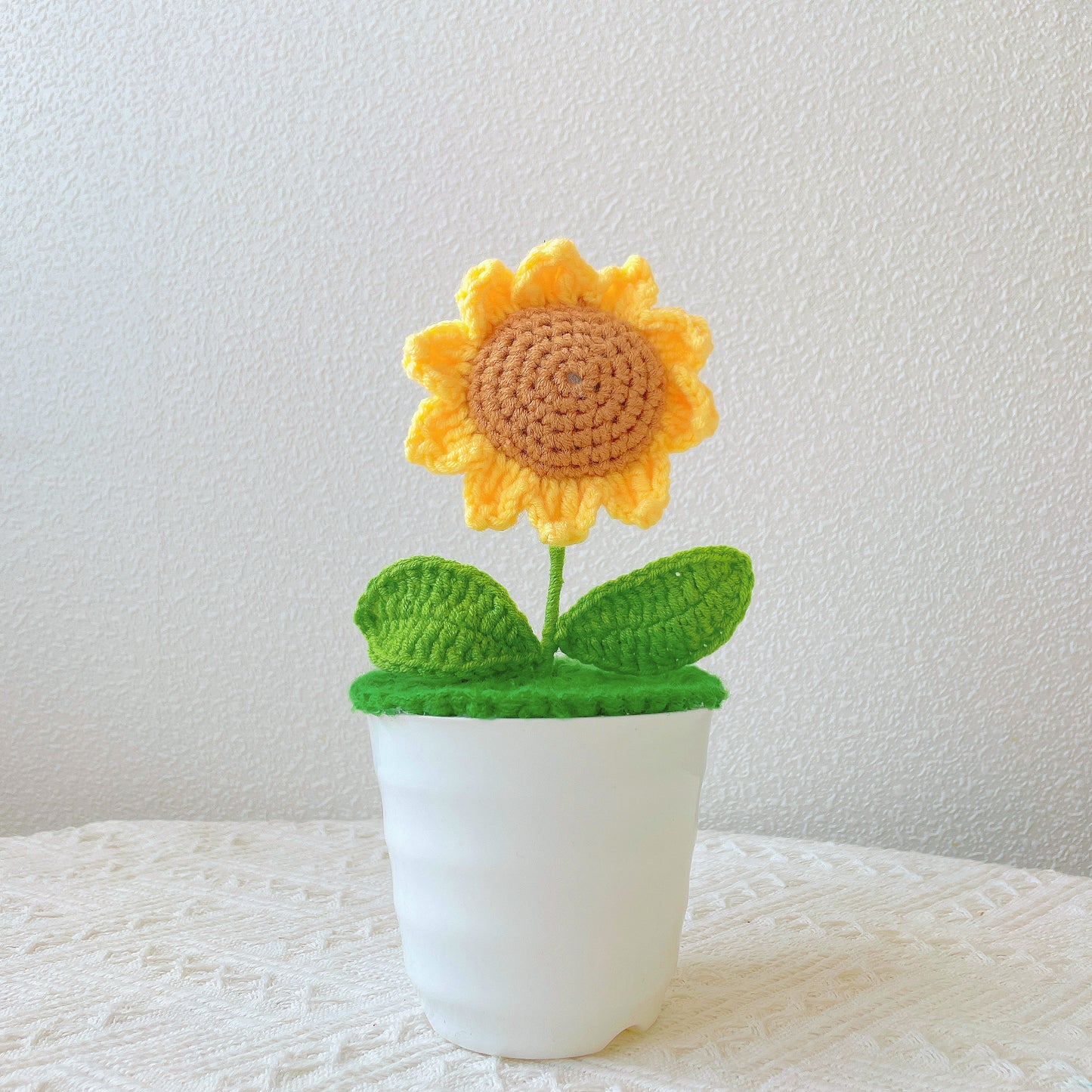 手工鉤針向日葵盆栽 - 擬真仿真花 - 獨特居家裝飾 - 植物愛好者完美禮物 - 匠心手作工藝