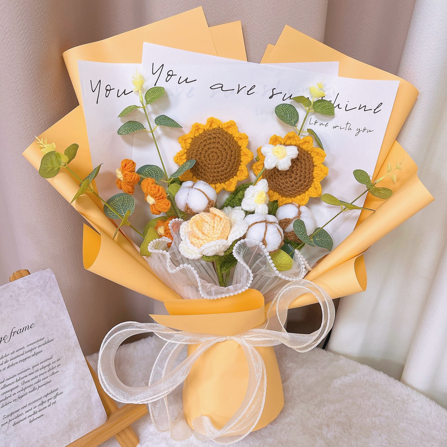 金色陽光:手工鉤針黃色花束——向日葵、圓球花、棉朵、玫瑰