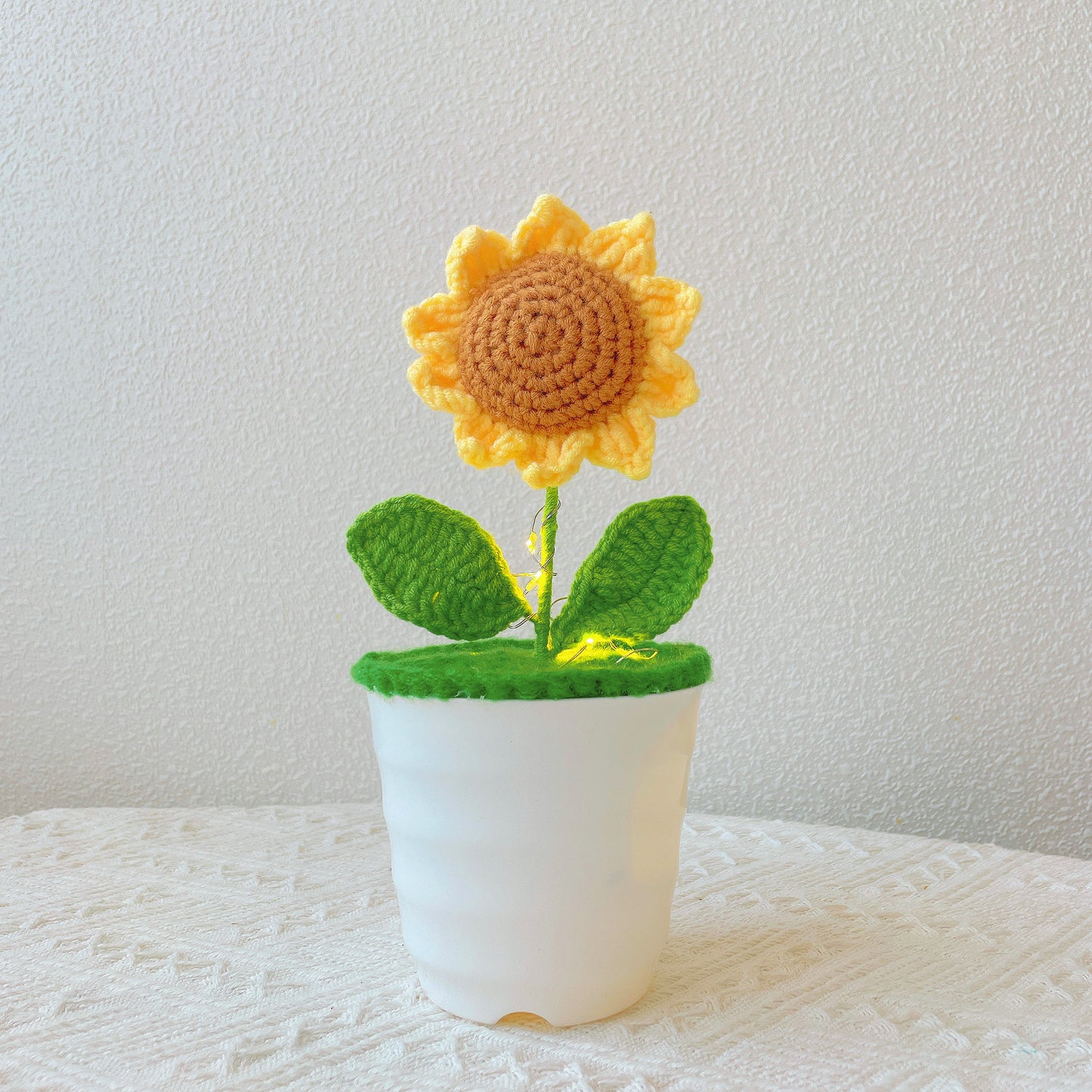 手工鉤針向日葵盆栽 - 擬真仿真花 - 獨特居家裝飾 - 植物愛好者完美禮物 - 匠心手作工藝