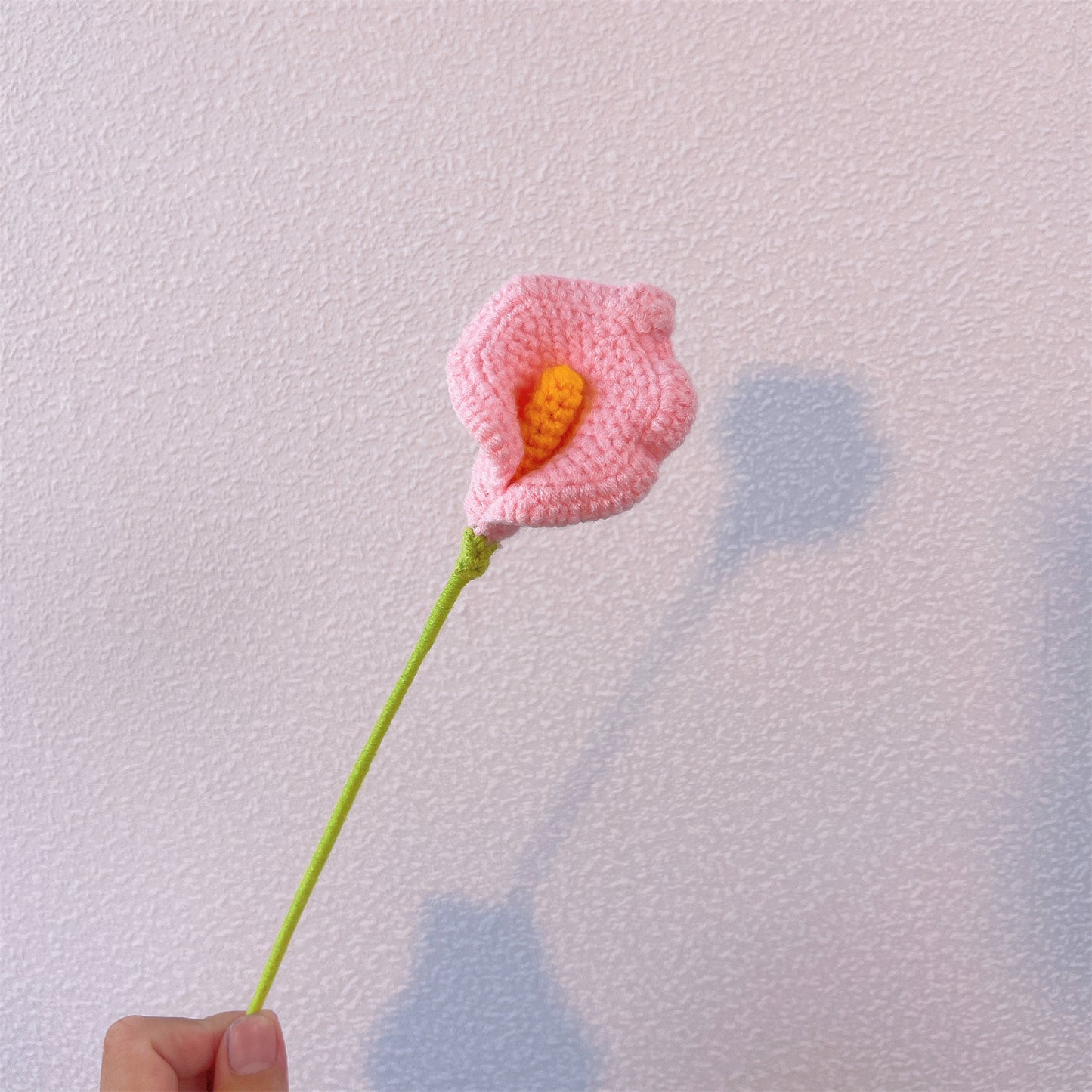 凛とした美しさ、手編みのカラー|枯れない花|デスクを彩る一輪挿し|お家を彩る、洗練されたオブジェ|優雅な贈り物・新しい始まりを祝うギフト 花粉症対策・アレルギー対応