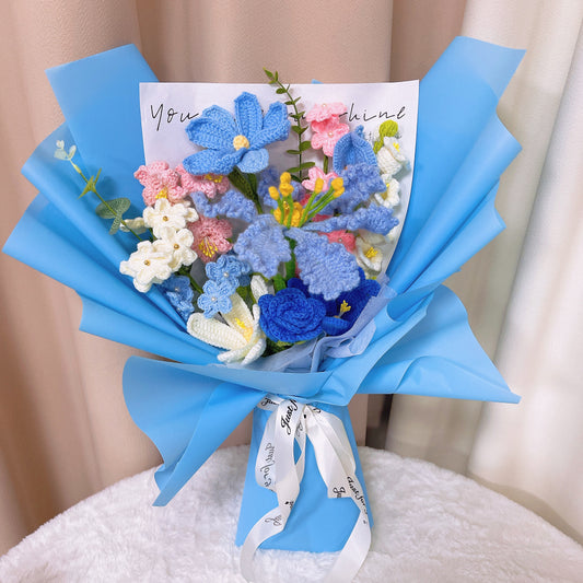 Harmony's Tapestry: Ramo de ganchillo hecho a mano - Rosas, tulipanes, alstroemerias, nemófilas, lirios de la valle, árboles pagoda china, cosmos y lirios de la llama