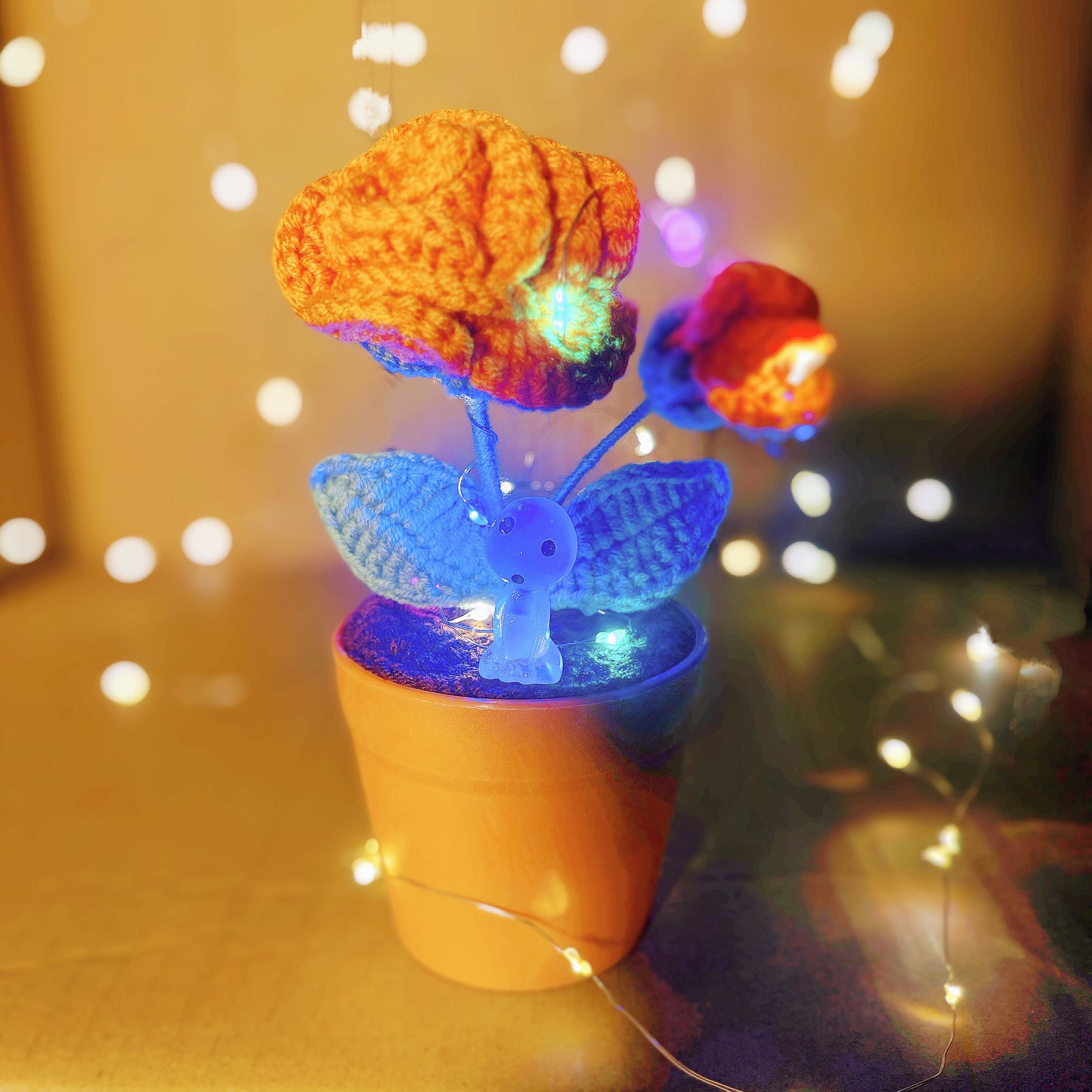Planta de rosa tejida a mano con ganchillo - Flor artificial realista - Decoración única para el hogar - Regalo perfecto para los amantes de las plantas - Hecha a mano - Regalo para el Día del Padre 2024