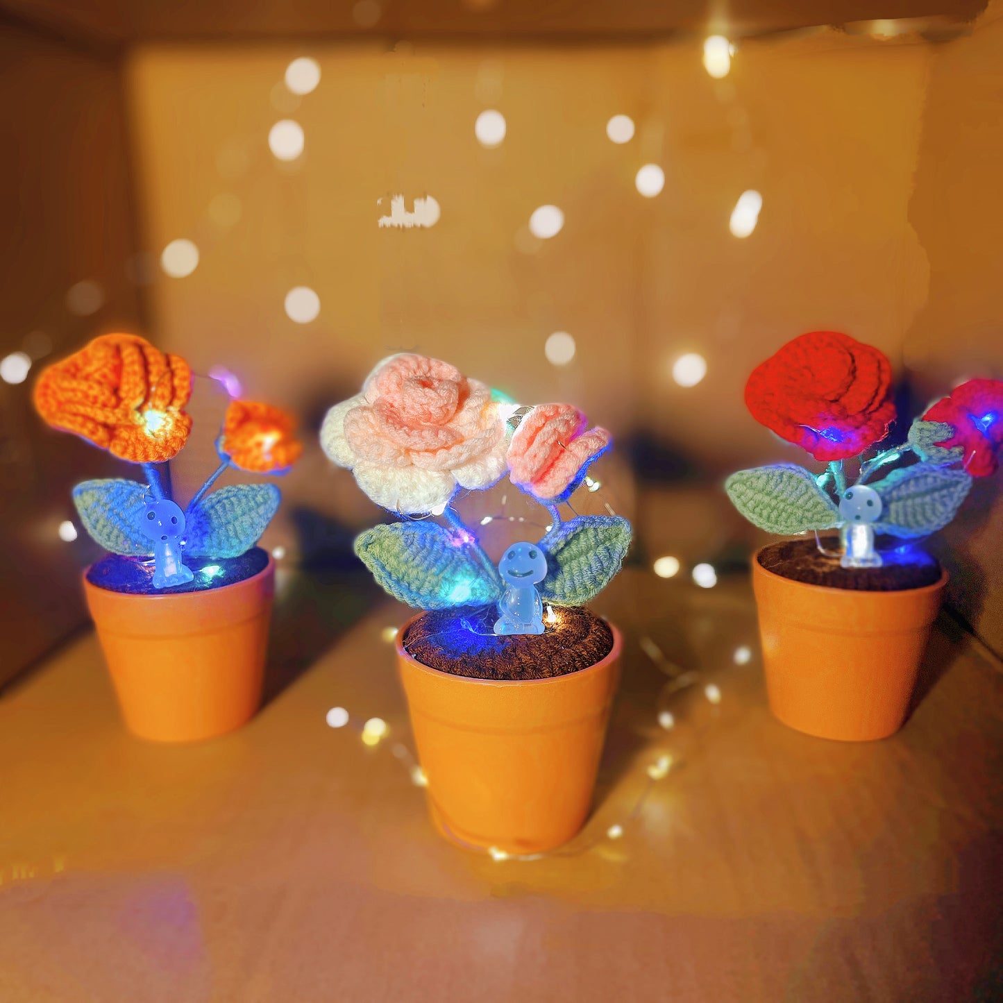 Planta de rosa tejida a mano con ganchillo - Flor artificial realista - Decoración única para el hogar - Regalo perfecto para los amantes de las plantas - Hecha a mano - Regalo para el Día del Padre 2024