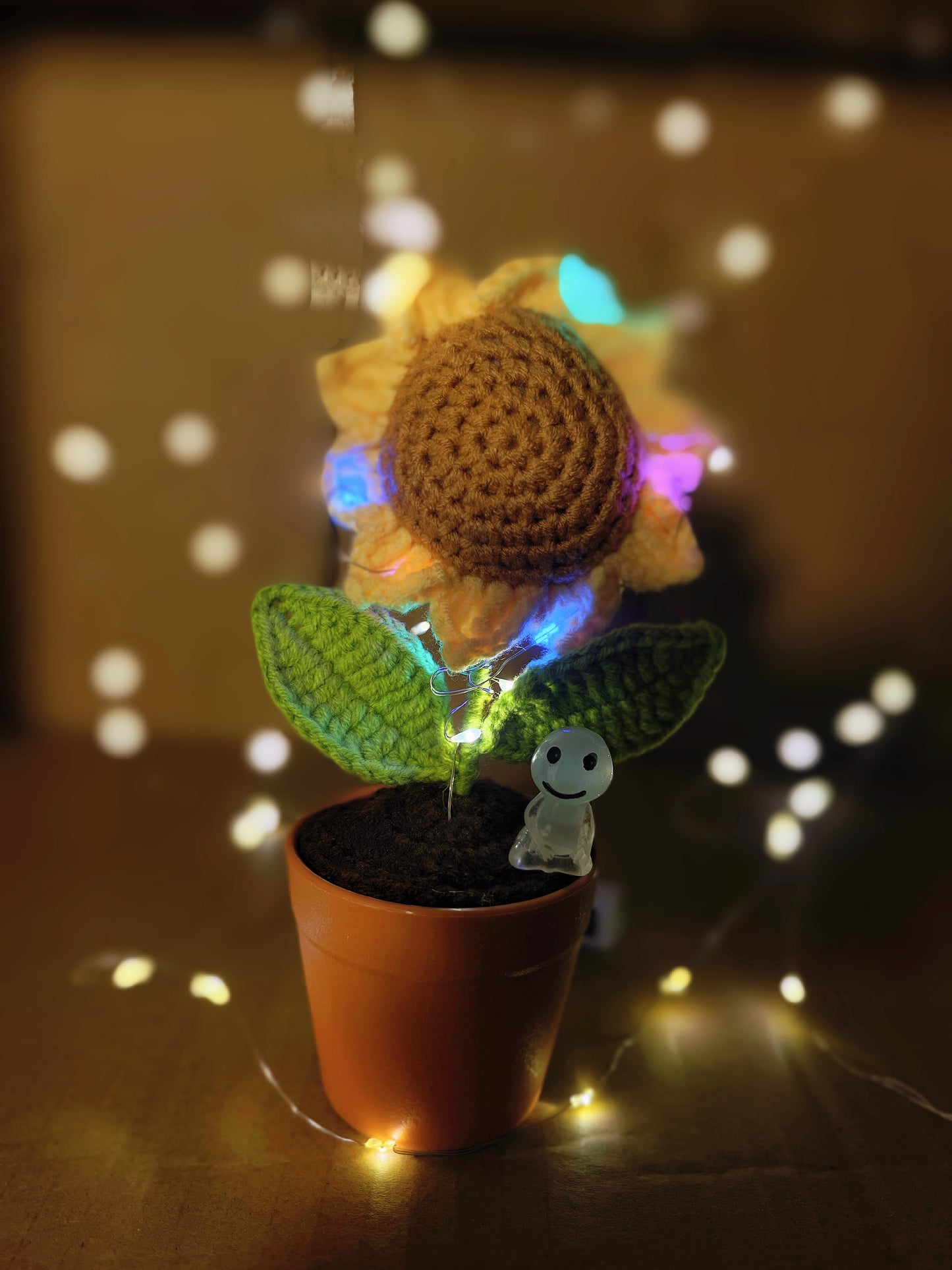 手工鉤針向日葵盆栽 - 擬真仿真花 - 獨特居家裝飾 - 植物愛好者完美禮物 - 匠心手作工藝