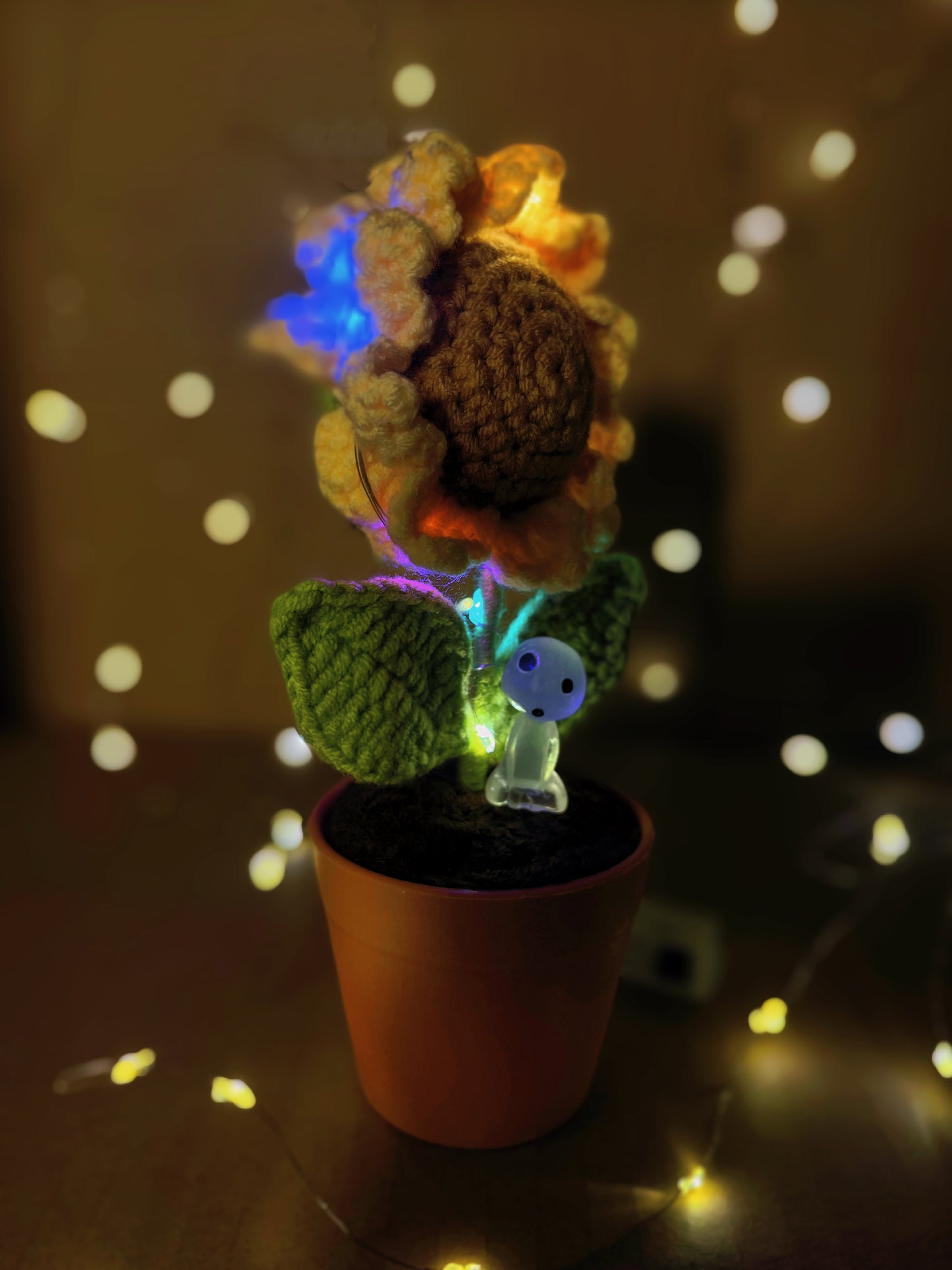 手工鉤針向日葵盆栽 - 擬真仿真花 - 獨特居家裝飾 - 植物愛好者完美禮物 - 匠心手作工藝