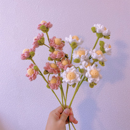 Serenidad en Flor: Palo de manzanilla tejido a mano para una decoración de jardín calmante