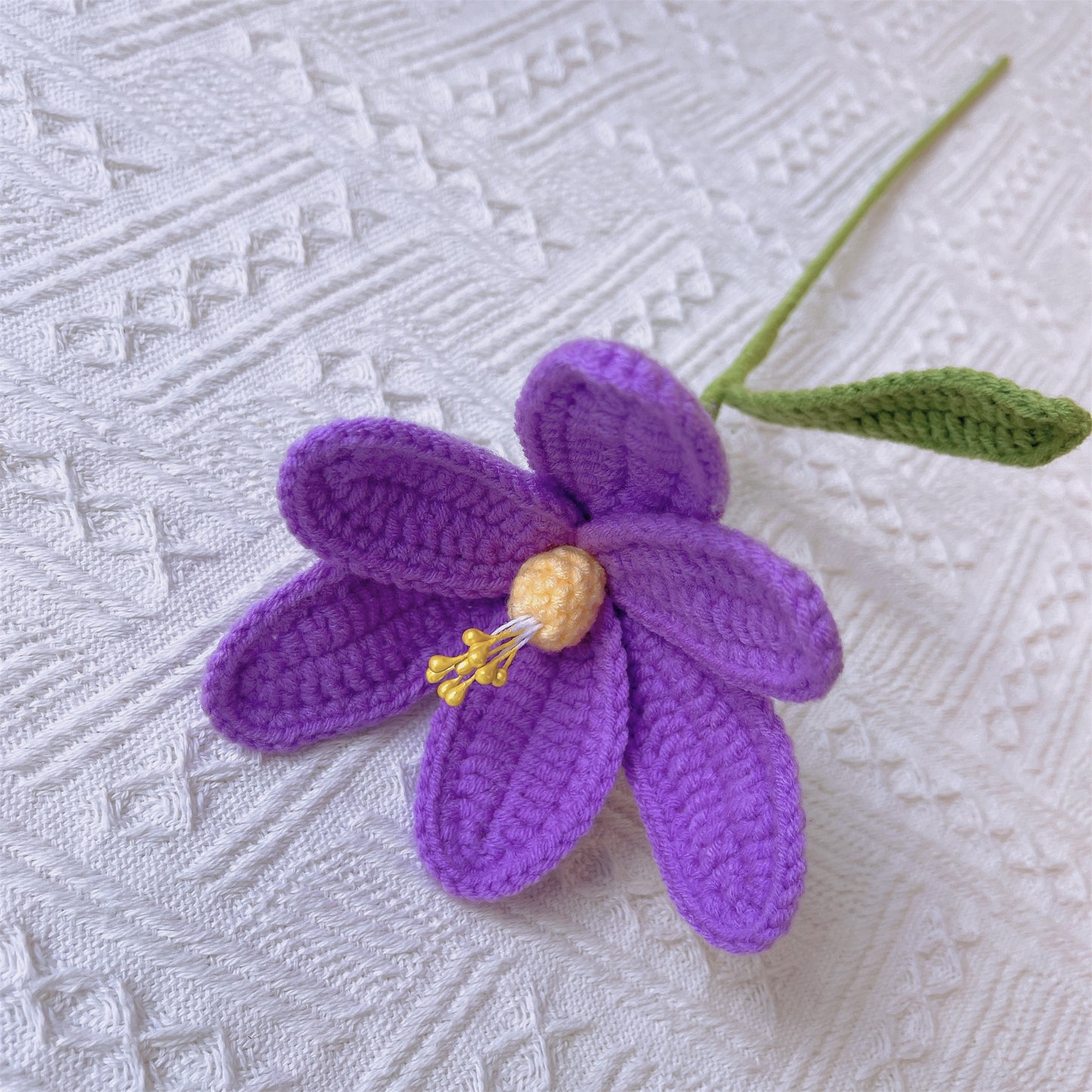 Bouquet de tulipes violettes mélangées au crochet - 12 tulipes violettes et violet clair fabriquées à la main - Cadeau hypoallergénique pour les mariages, les anniversaires et la décoration intérieure