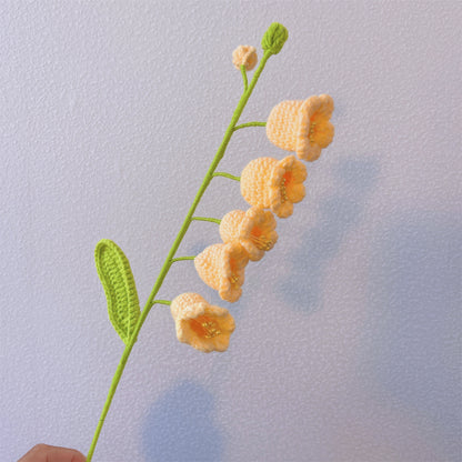 Bouquet de force et de joie - Monstera tropical, grosses tulipes non ouvertes, œillets, muguet, myosotis et plumeria - Cadeau au crochet fait main hypoallergénique parfait pour les anniversaires, les anniversaires et les mariages