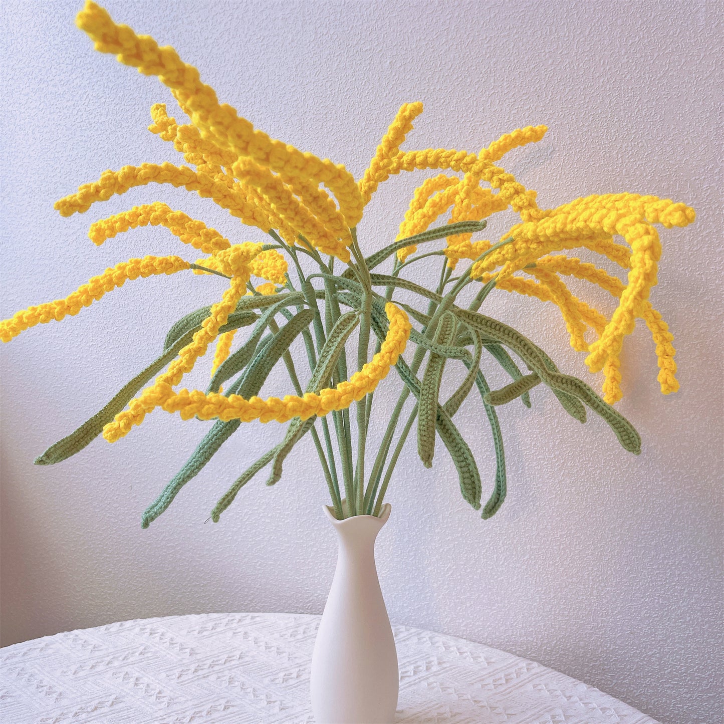 Fascino Rustico: Pallo di Orzo Fatto a Mano a Maglia per un Bouquet di Decorazione Naturale del Giardino