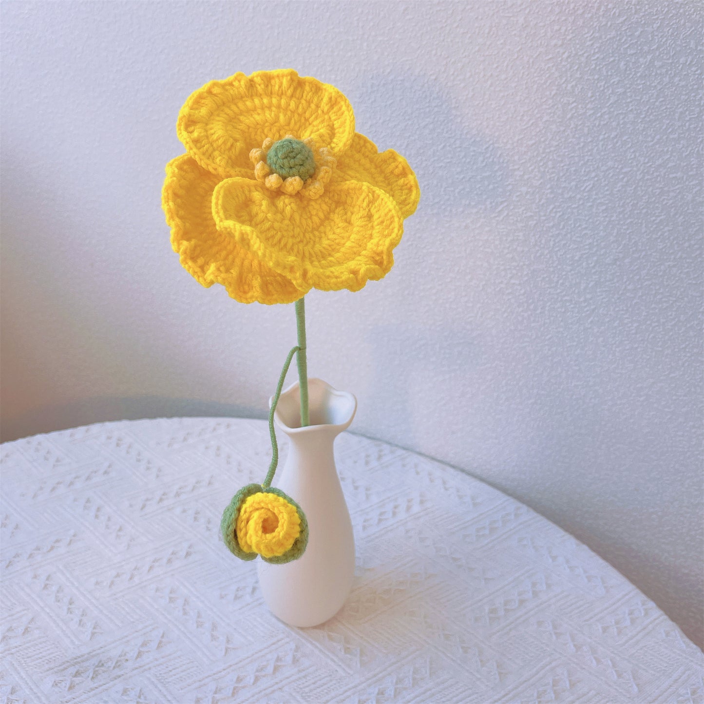 Fiori di Loto Sereni: Paletto Artigianale a Maglia con Fiori di Loto per una Decorazione da Giardino Calmante