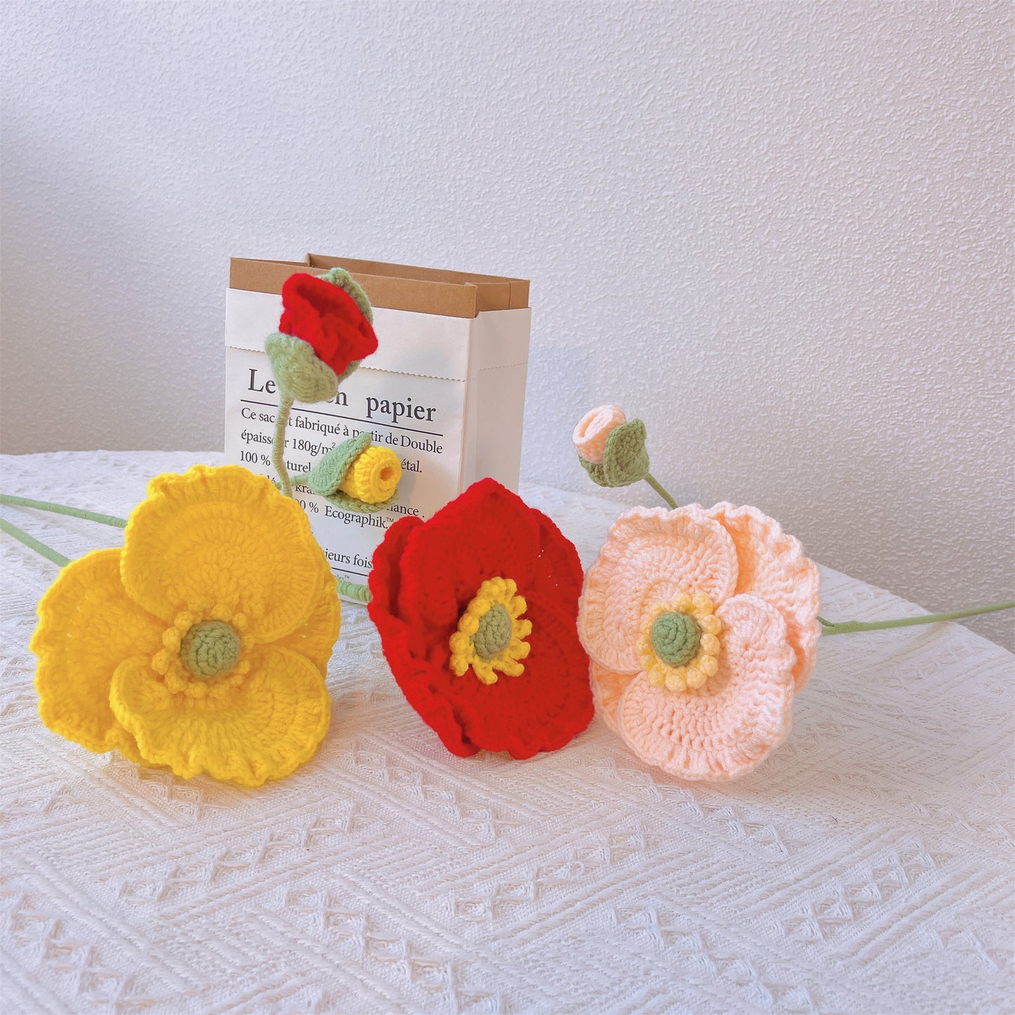 Fiori di Loto Sereni: Paletto Artigianale a Maglia con Fiori di Loto per una Decorazione da Giardino Calmante