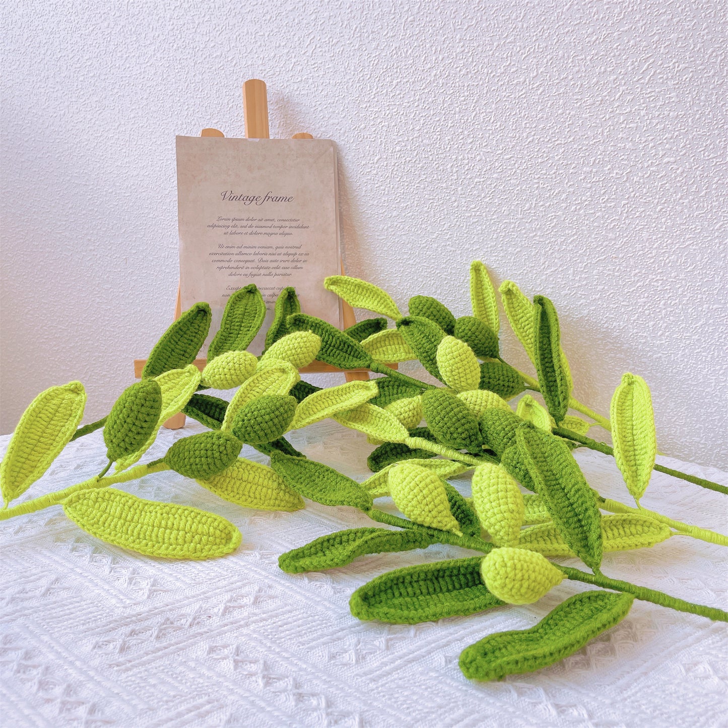 Oasi Mediterranea: Foglie di Olivo Fatte a Mano a Maglia con Palo per Olive per una Decorazione Naturale del Giardino