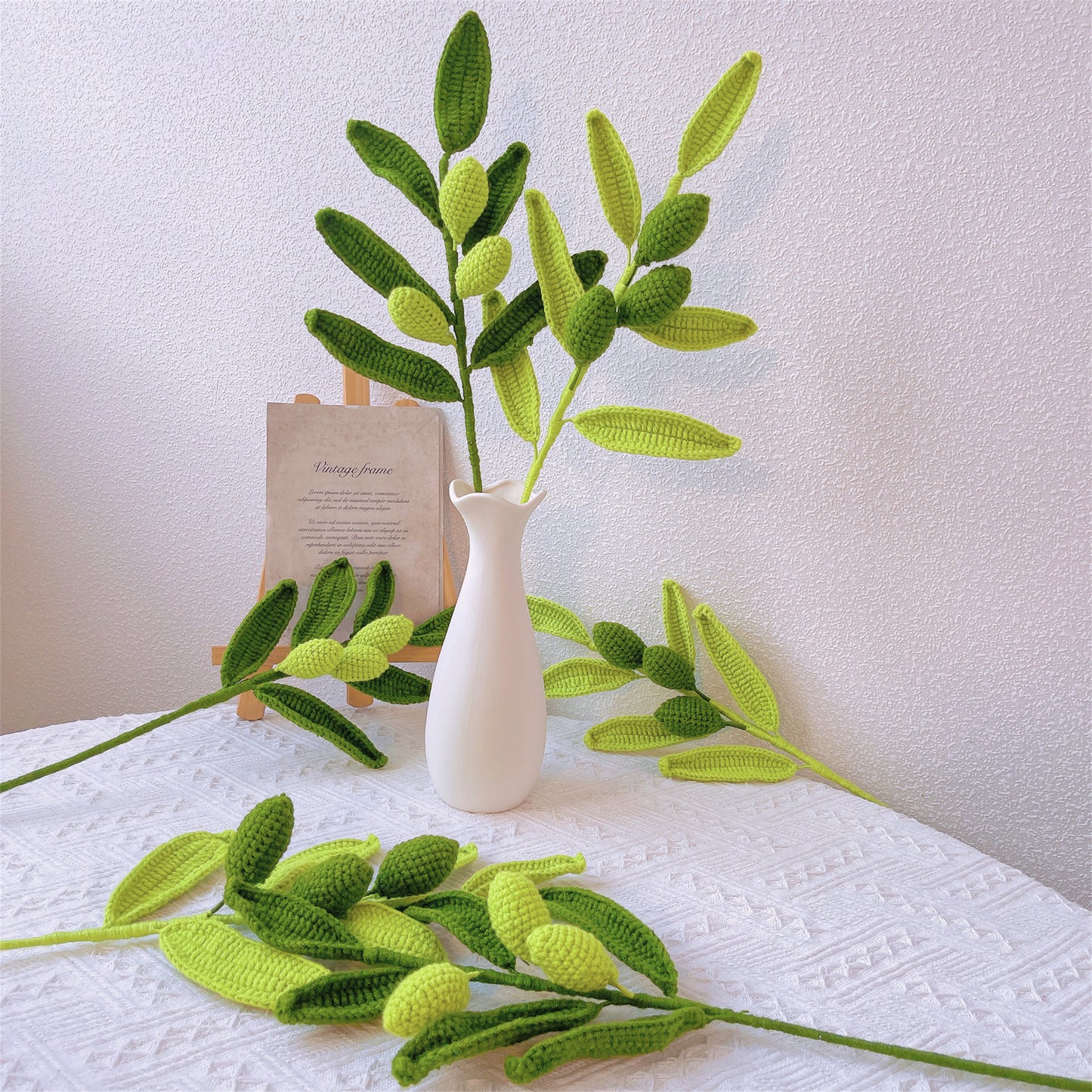 Oasi Mediterranea: Foglie di Olivo Fatte a Mano a Maglia con Palo per Olive per una Decorazione Naturale del Giardino