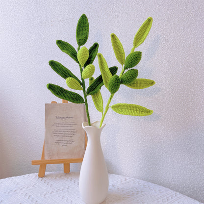 Oasi Mediterranea: Foglie di Olivo Fatte a Mano a Maglia con Palo per Olive per una Decorazione Naturale del Giardino