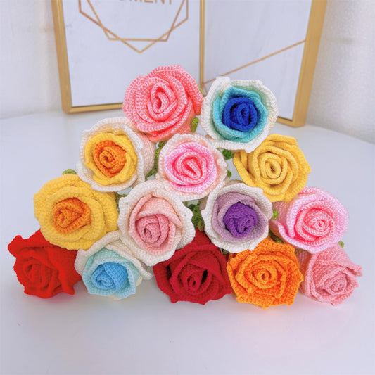 Handgefertigte gehäkelte Rosen in Tassenform – aus Garn gefertigt, Heimdekoration, Geschenkidee, einzigartig und elegant, symbolische Blume, Vatertagsgeschenke von der Tochter