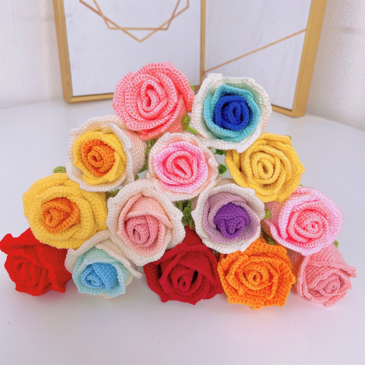 Handgefertigte gehäkelte Rosen in Tassenform – aus Garn gefertigt, Heimdekoration, Geschenkidee, einzigartig und elegant, symbolische Blume, Vatertagsgeschenke von der Tochter