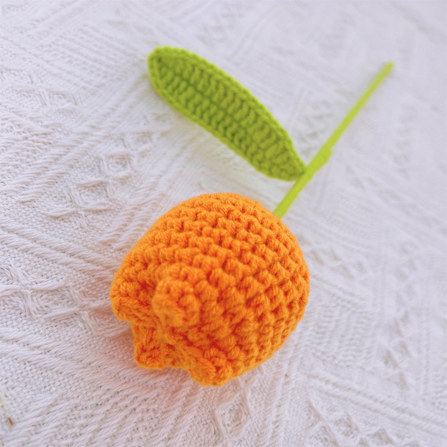 Tulipano elegante e realistico a mano a maglia - Bella replica con gambo, Arredamento per la casa e regalo, Regali per l'ingresso in casa, Decorazione da scrivania
