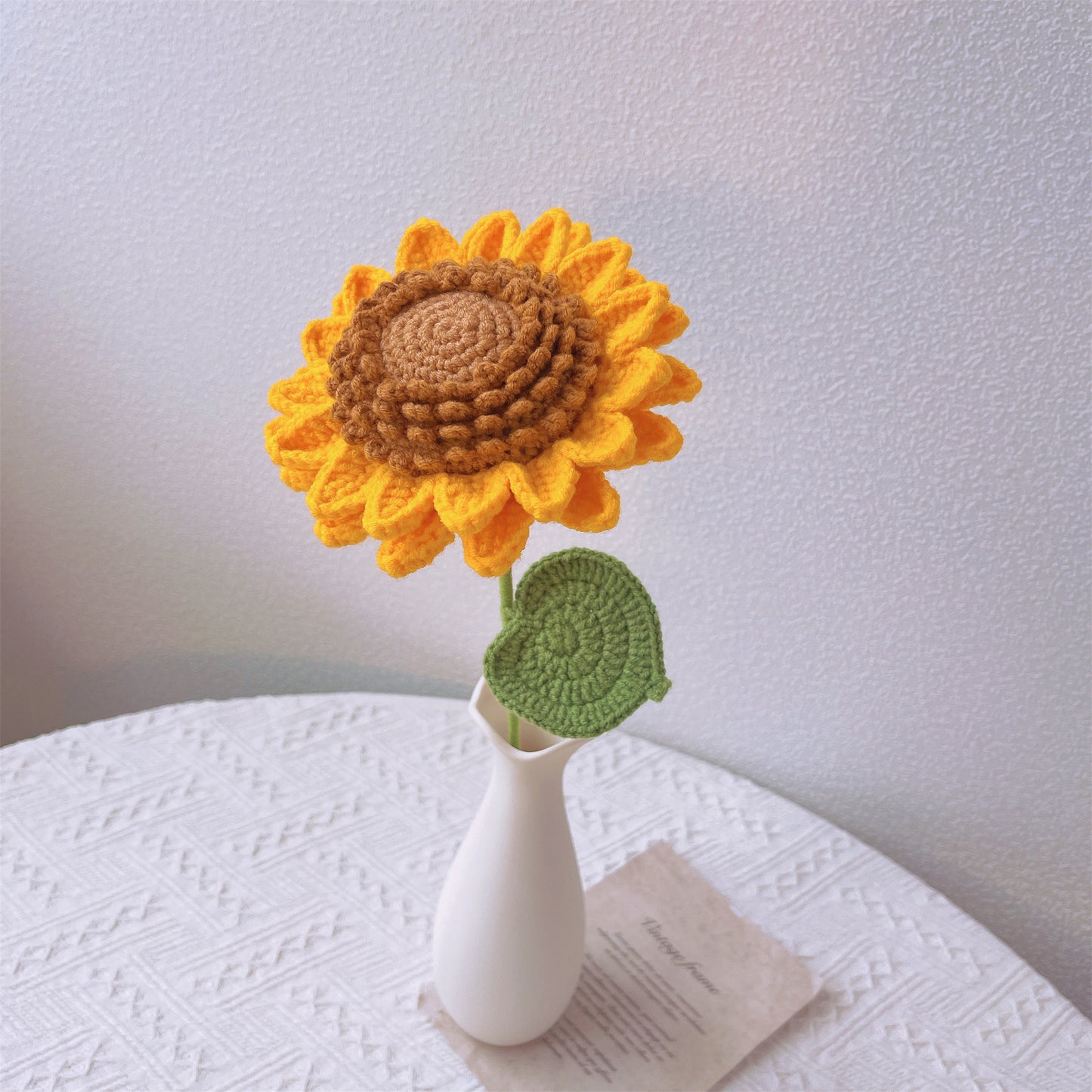 Bouquet au crochet Burst of Summer's Delight fabriqué à la main - Tournesols, lys, verdure et marguerites
