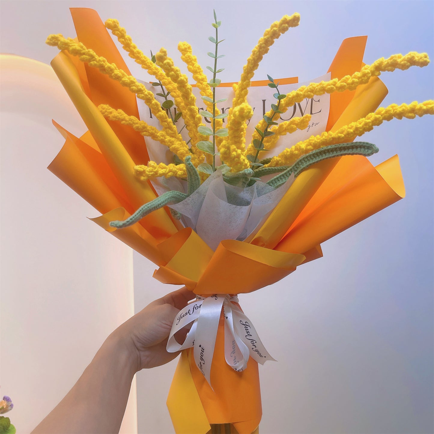 Fascino Rustico: Pallo di Orzo Fatto a Mano a Maglia per un Bouquet di Decorazione Naturale del Giardino