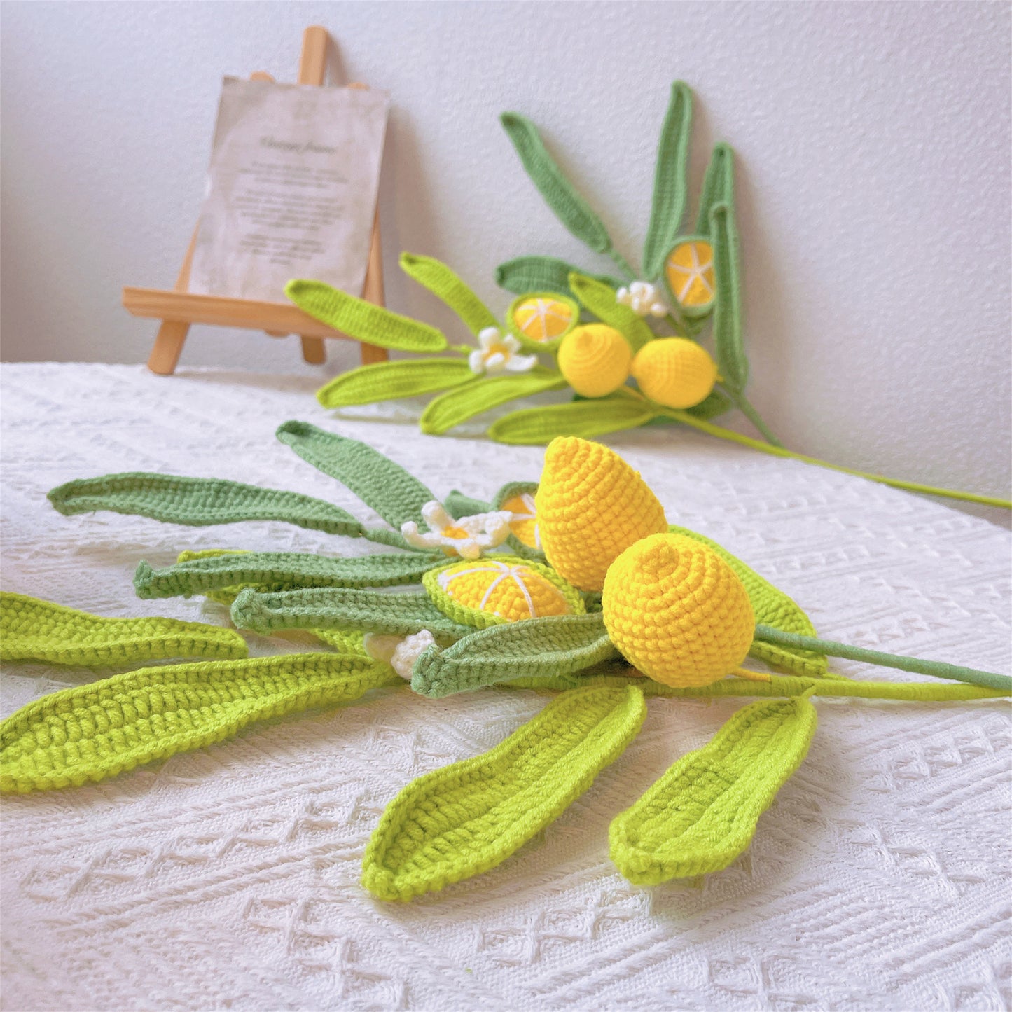 Freschezza di Limone: Foglia di Limone Artigianale a Maglia con Paletto a Forma di Limone per una Decorazione Rinfrescante del Giardino