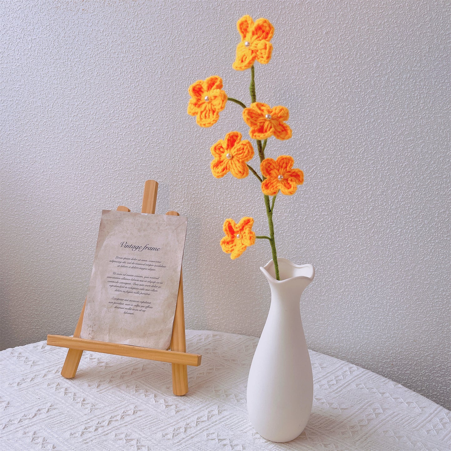 手作りブーケ：ピンク桃の花、白い椿の花、黄色忘れないで私と白いカモミールの精緻なブレンド