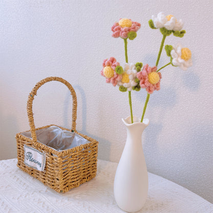 Serenidad en Flor: Palo de manzanilla tejido a mano para una decoración de jardín calmante