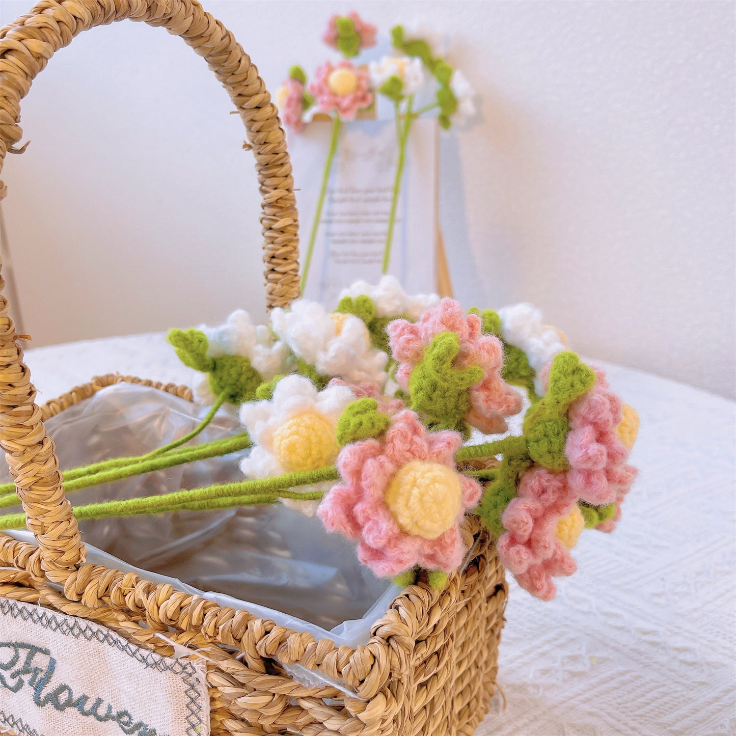 Serenidad en Flor: Palo de manzanilla tejido a mano para una decoración de jardín calmante