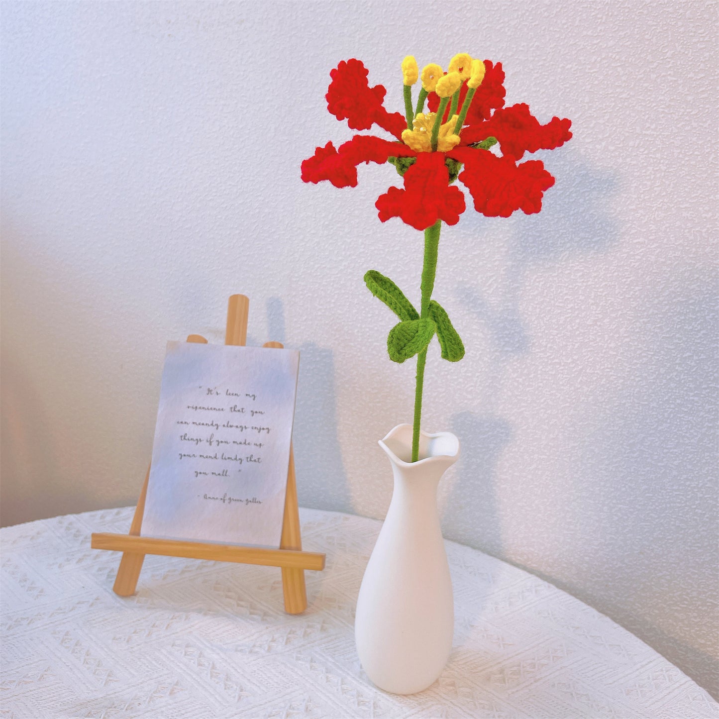 Encanto da Mirtilo-de-Crapa: Estaca de Flor de Mirtilo-de-Crapa Feita à Mão em Crochê para uma Decoração Colorida do Jardim