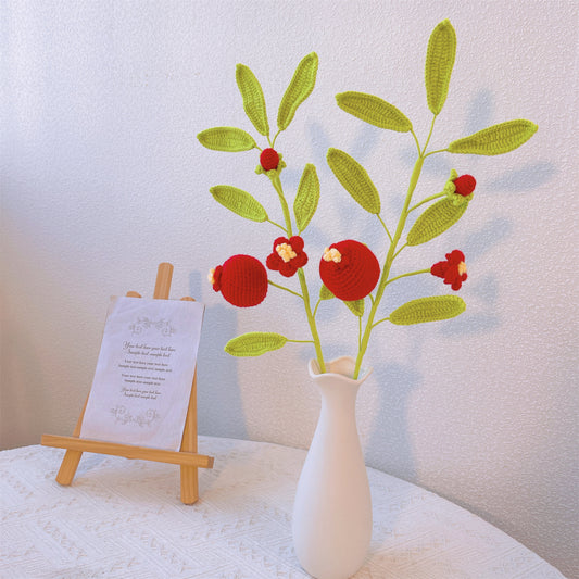 "Juicy Delight: Gazzetta Artigianale a Maglia di Melograni per una Decorazione di Giardino Vivace"
