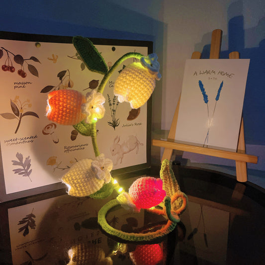 Luce a forma di luna crescente in stile boho con tulipani e fiori di non-dimenticare - Perfetta per la decorazione della camera da letto, decorazione bohémienne, accento floreale, illuminazione efficiente energeticamente, lampada da letto, illuminazione d