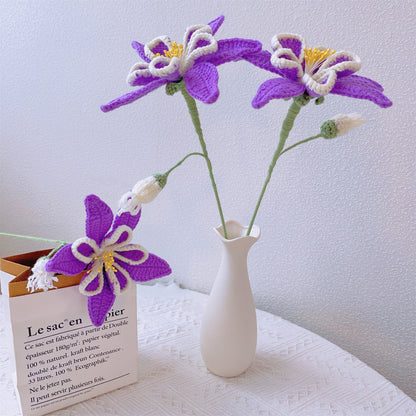 Mazzo artigianale di violette purpuree dedicato al mese di nascita di febbraio - pronto per regalare come composizione floreale per compleanni