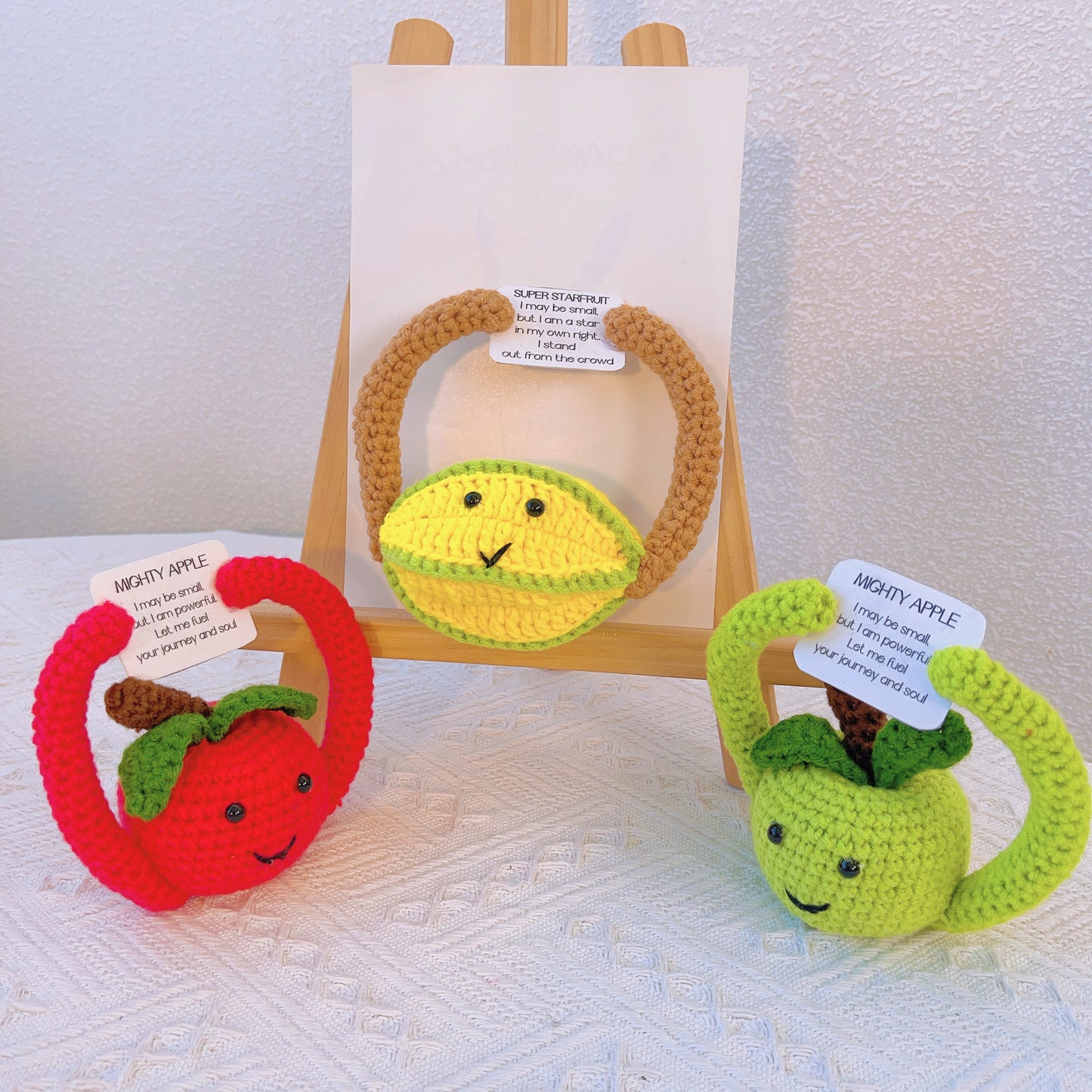 "Ispirazioni Fruttuose: Peluches a Maglia a Mano per Illuminare la Tua Giornata, Frasi Inspiratorie, Motivazione, Frase Positiva"
