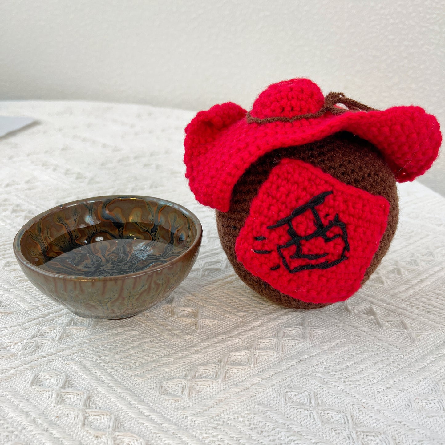 "Plushie di Vino da Figlia Tradizionale Cinese a Maglia, Gadget per Vino, Ispirato alla Cultura Cinese, Eredità Cinese, Regalo per il Vino"